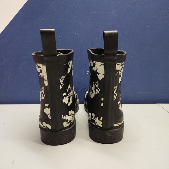 Capelli New York Glossy Rain Boots Womens US 7 Black White Floral Ankle Pull On - Picture 3 of 12